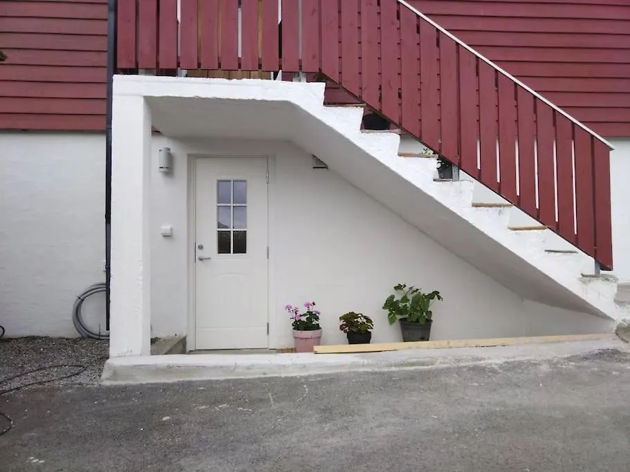Lägenhet Kjellerleilighet I Fana Til Leie-Med Gratis Parkering Og Mange Kollektiv Reisemuligheter Bergen