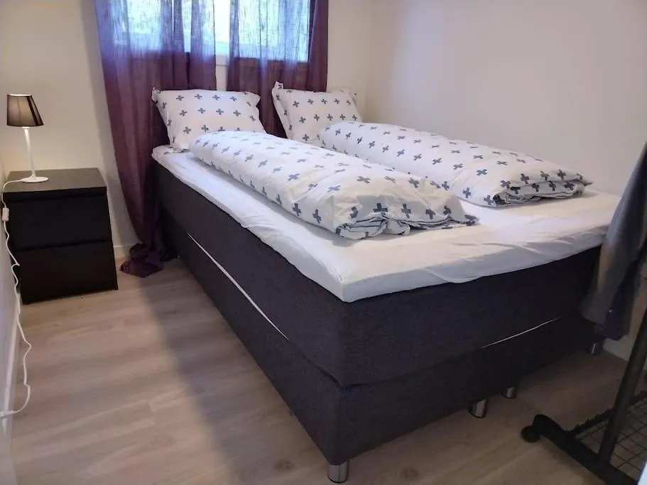 Kjellerleilighet I Fana Til Leie-Med Gratis Parkering Og Mange Kollektiv Reisemuligheter Bergen Norge
