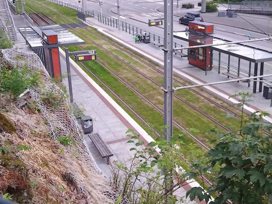Lägenhet Kjellerleilighet I Fana Til Leie-Med Gratis Parkering Og Mange Kollektiv Reisemuligheter Bergen